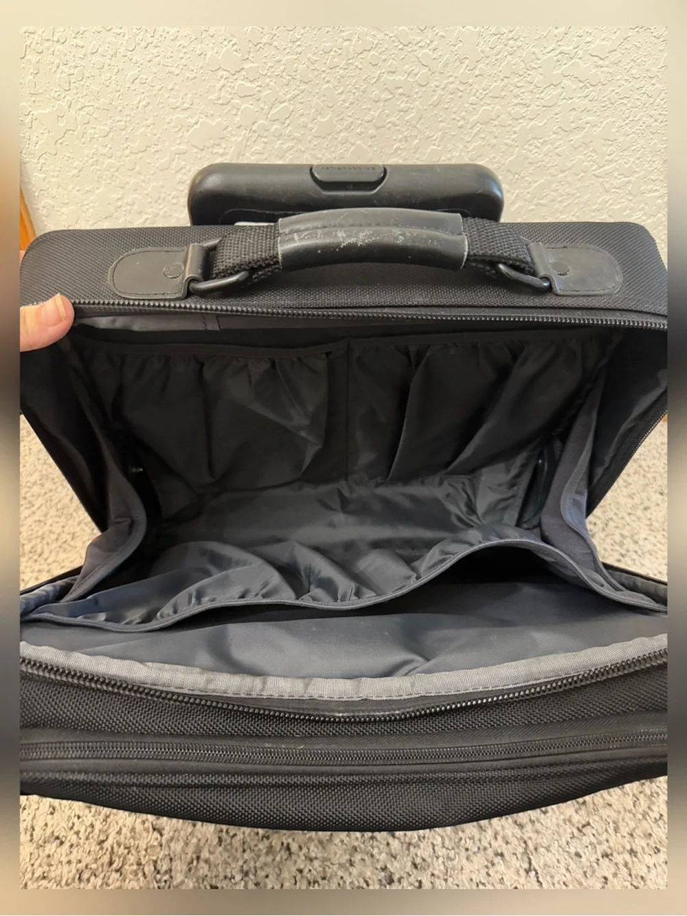 Briggs & Riley Baseline Rolling Cabin Bag Carry On - Black